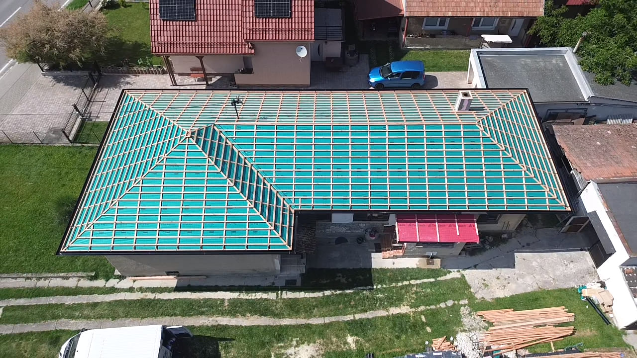 Montáž a latovanie strechy