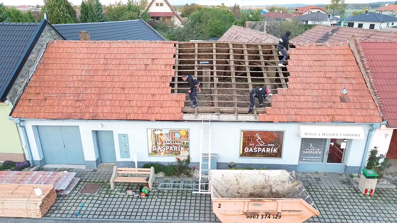 Rekonštrukcia, renovácia, oprava a obnova strechy