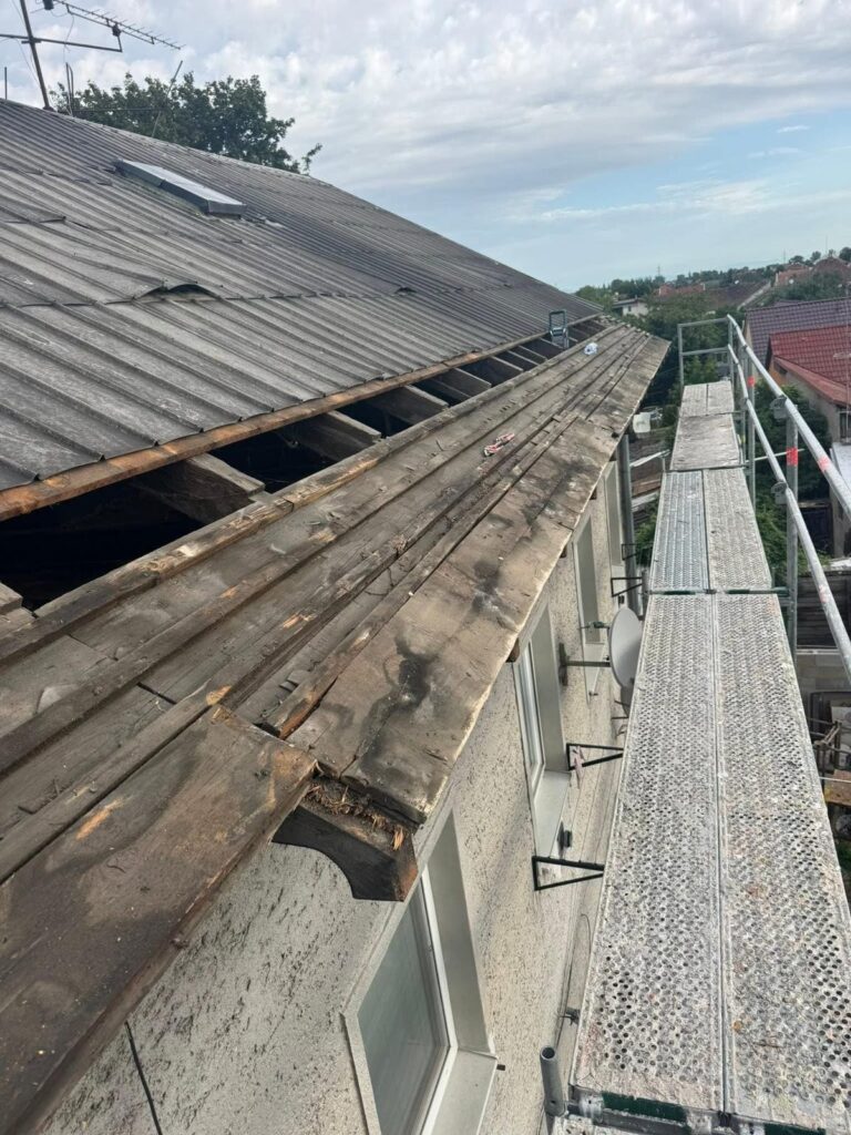 Detail konštrukcie strechy a pôvodného latovania