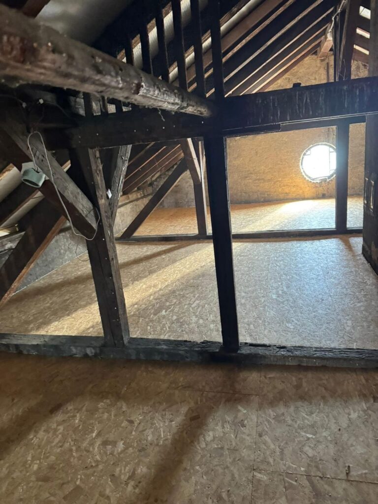 Detail podkrovia a pôvodnej konštrukcie strechy